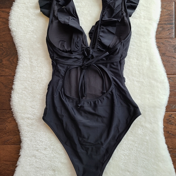 NWT Black Ruffle One Piece Cupshe Swim Suit - Picture 3 of 8